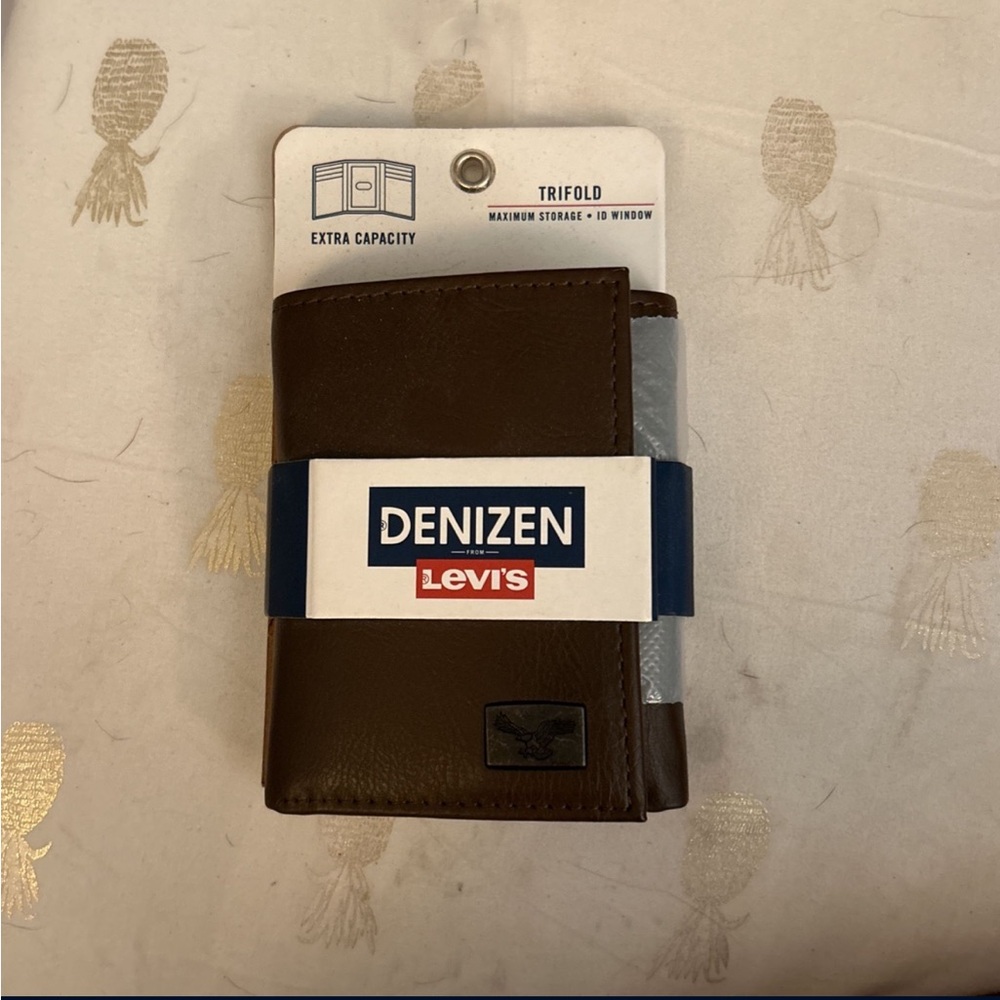 Levi's Denizen Trifold Wallet in Rich Brown